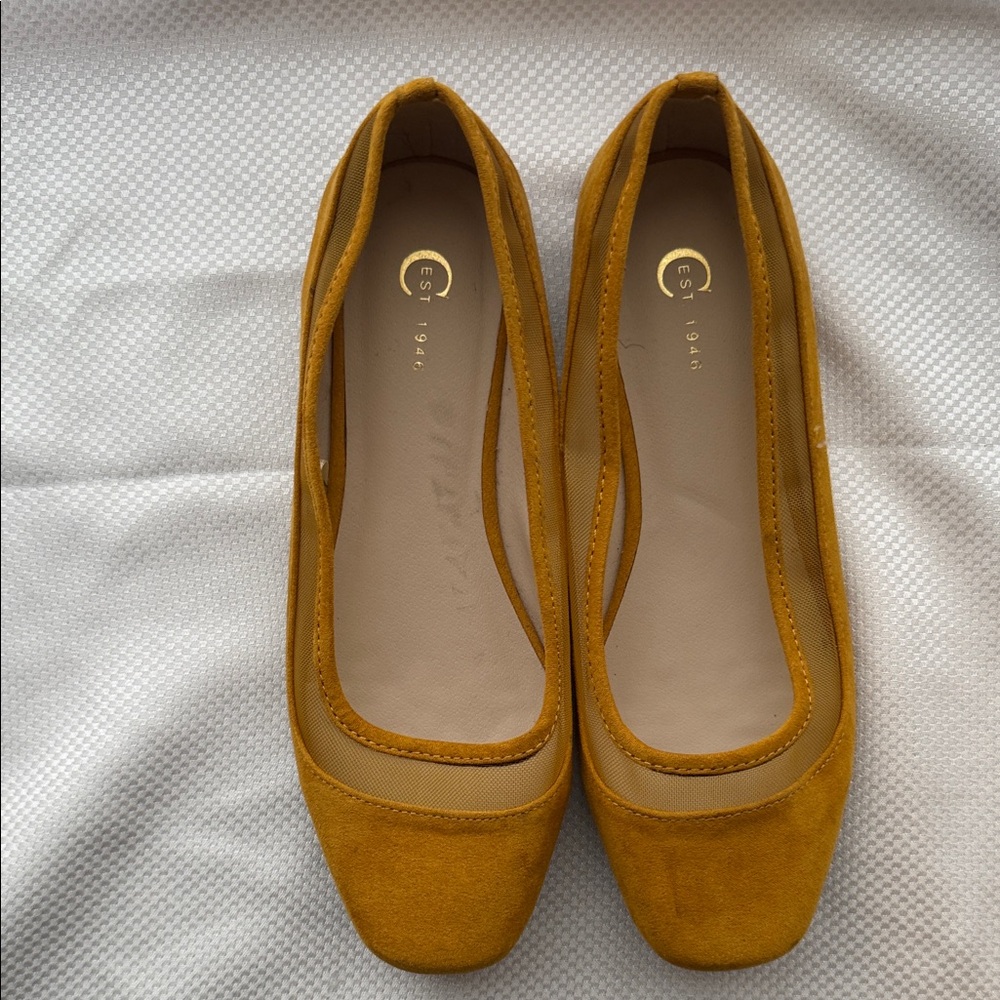 Mustard Yellow Mootsies Tootsie Faux Suede Women's Shoes - Size 6